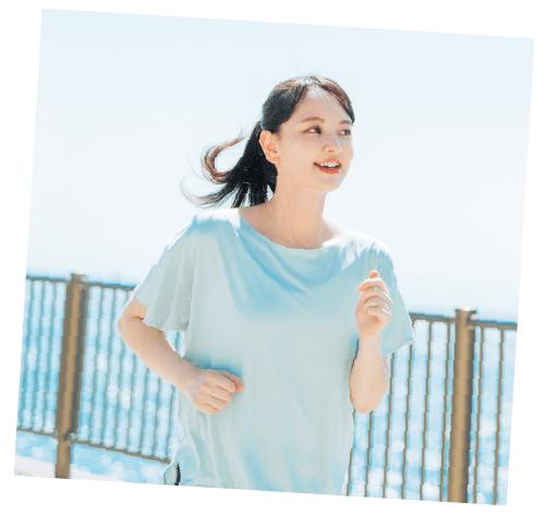 ランニングする女性